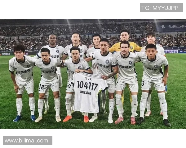 武汉足球明星见面会盛大举行球迷欢聚一堂共庆足球盛事